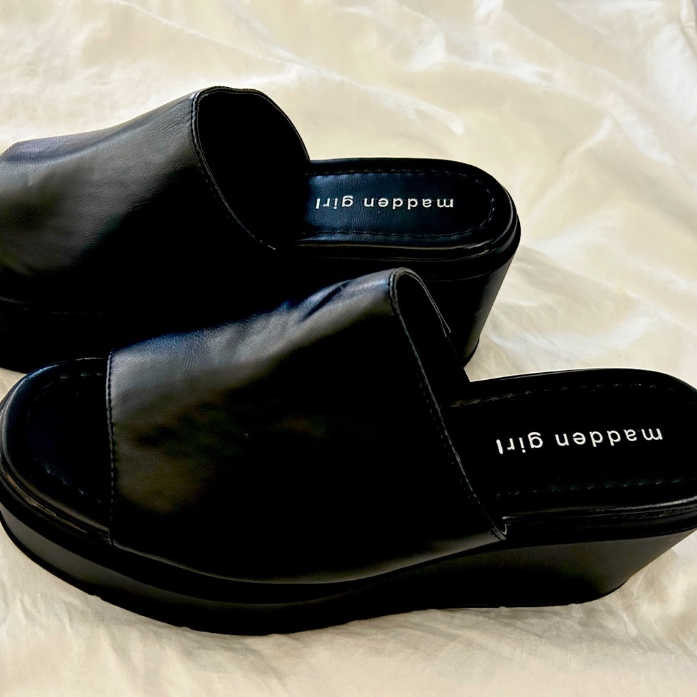 NWOT Madden Girl Wedge